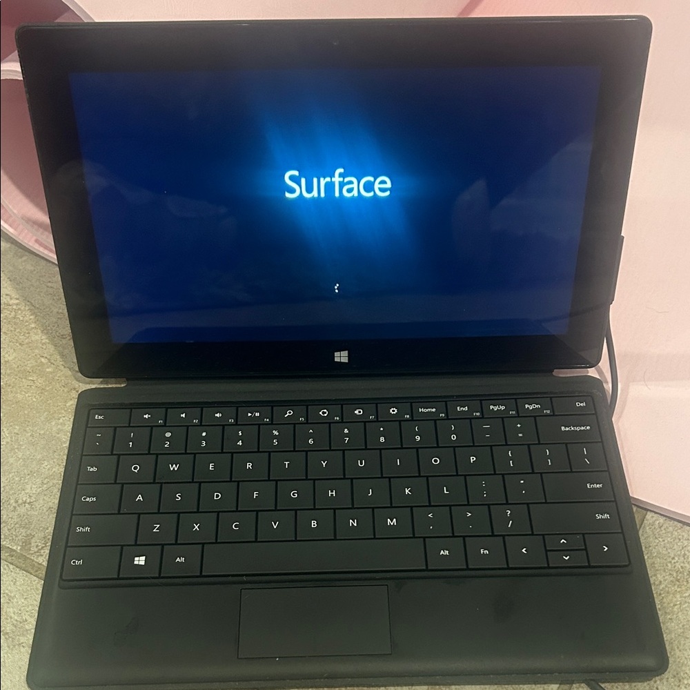 Microsoft Surface Laptop-Tablet in Black comes with charger